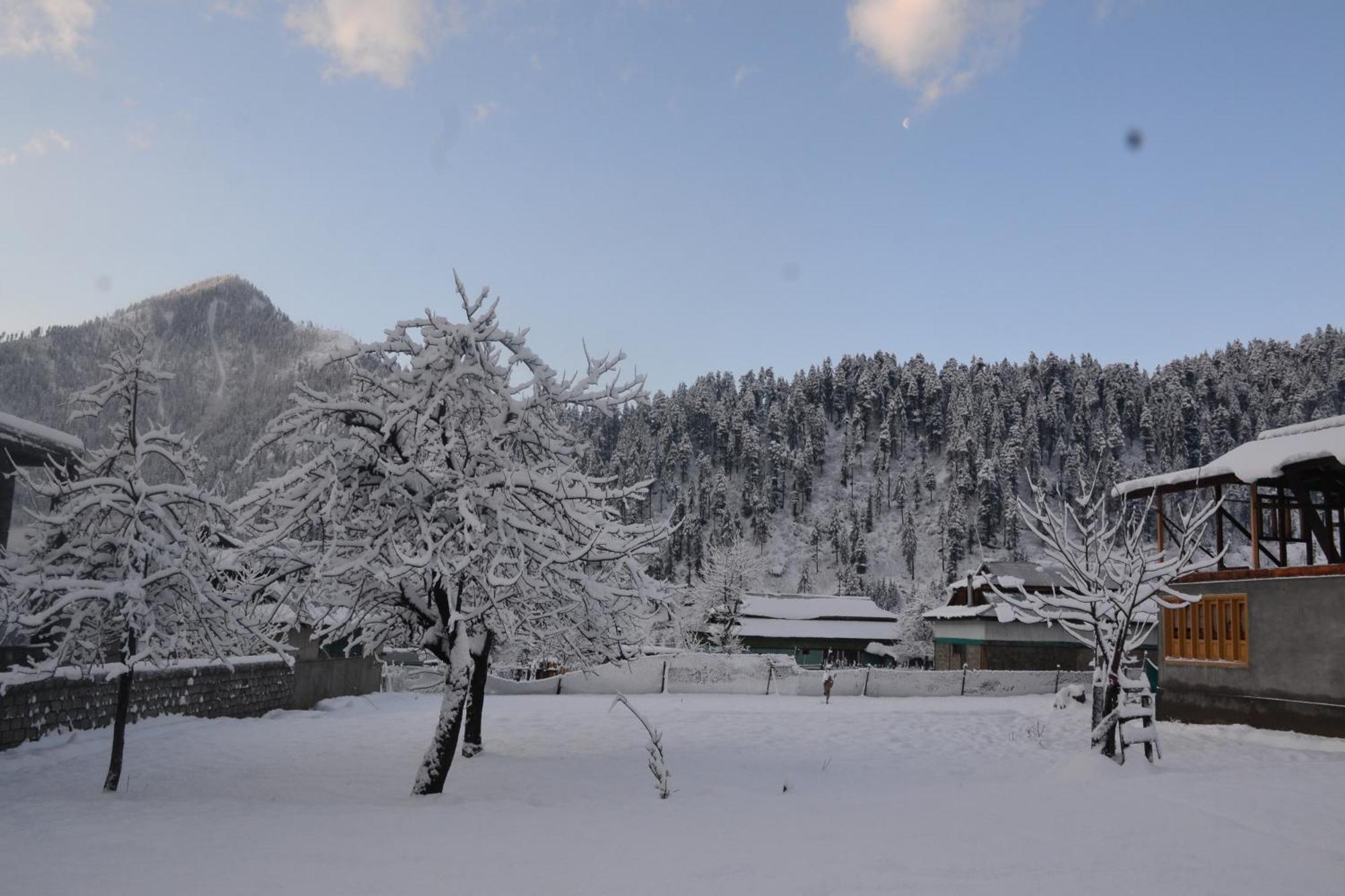 West End Lodges Neelum エクステリア 写真