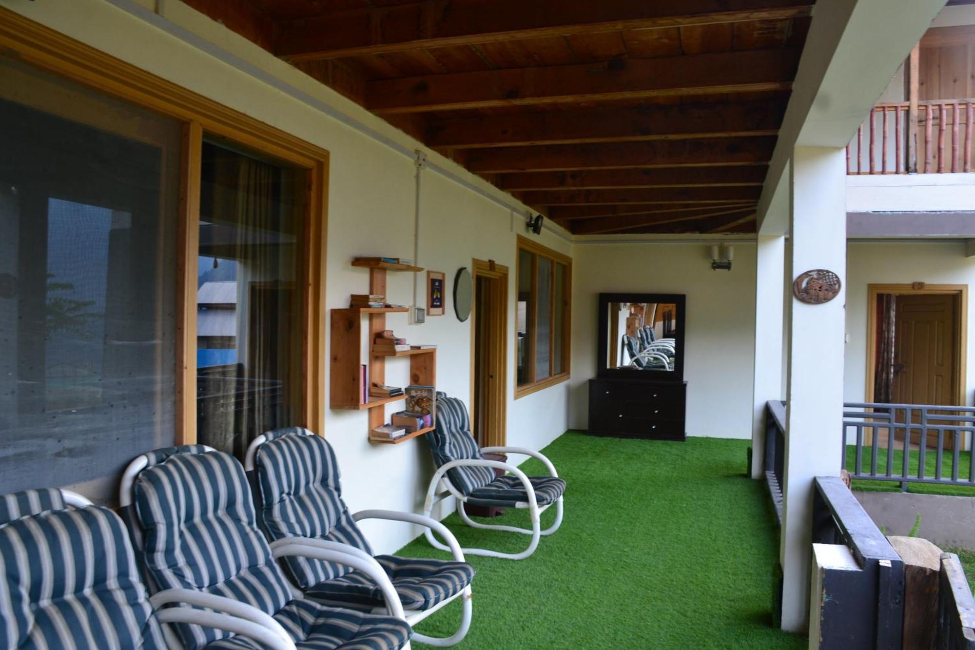 West End Lodges Neelum エクステリア 写真