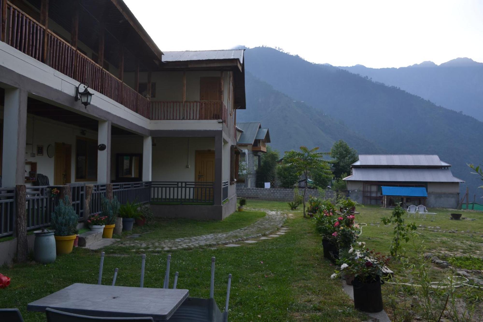 West End Lodges Neelum エクステリア 写真
