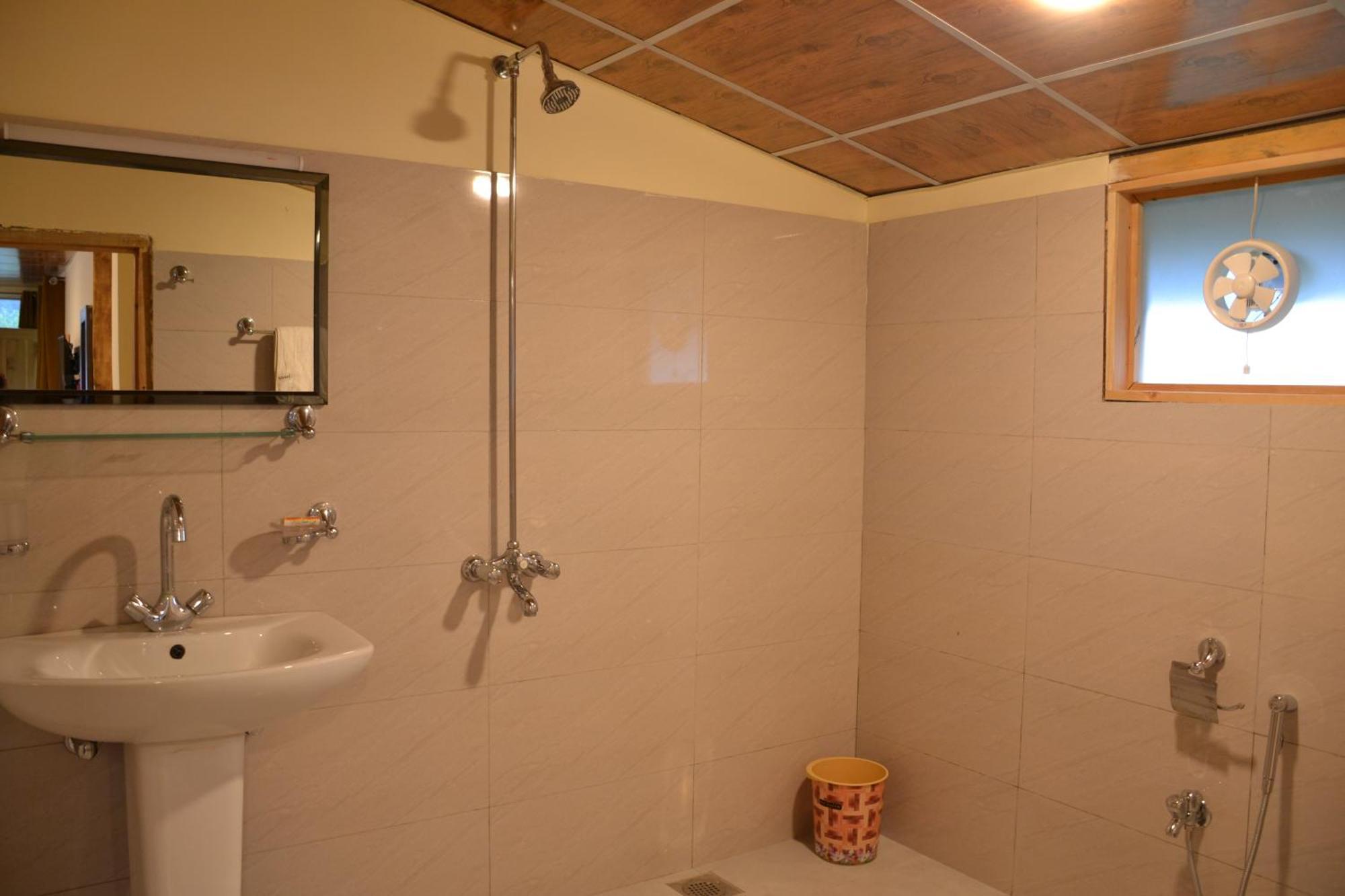 West End Lodges Neelum エクステリア 写真