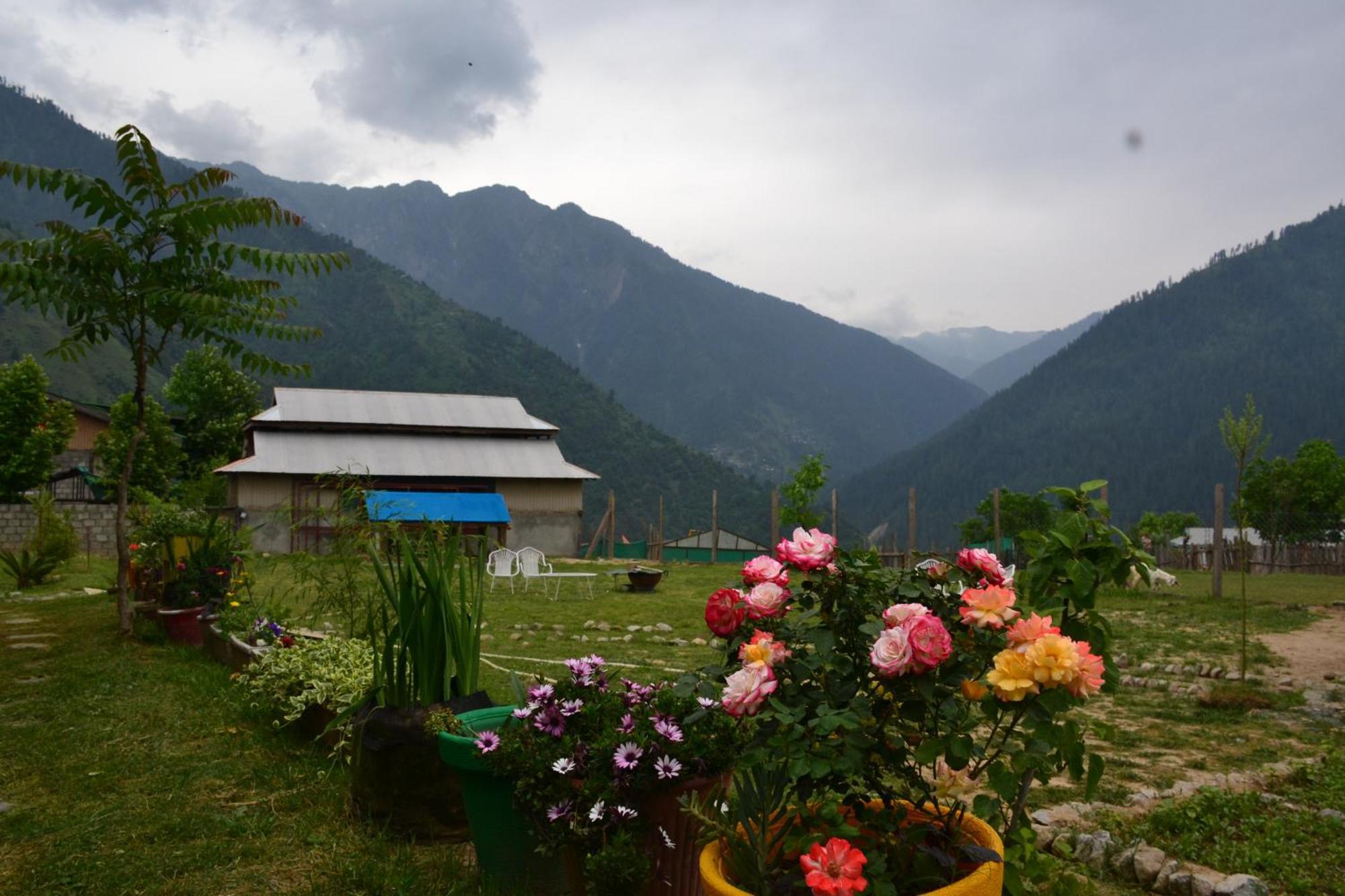 West End Lodges Neelum エクステリア 写真