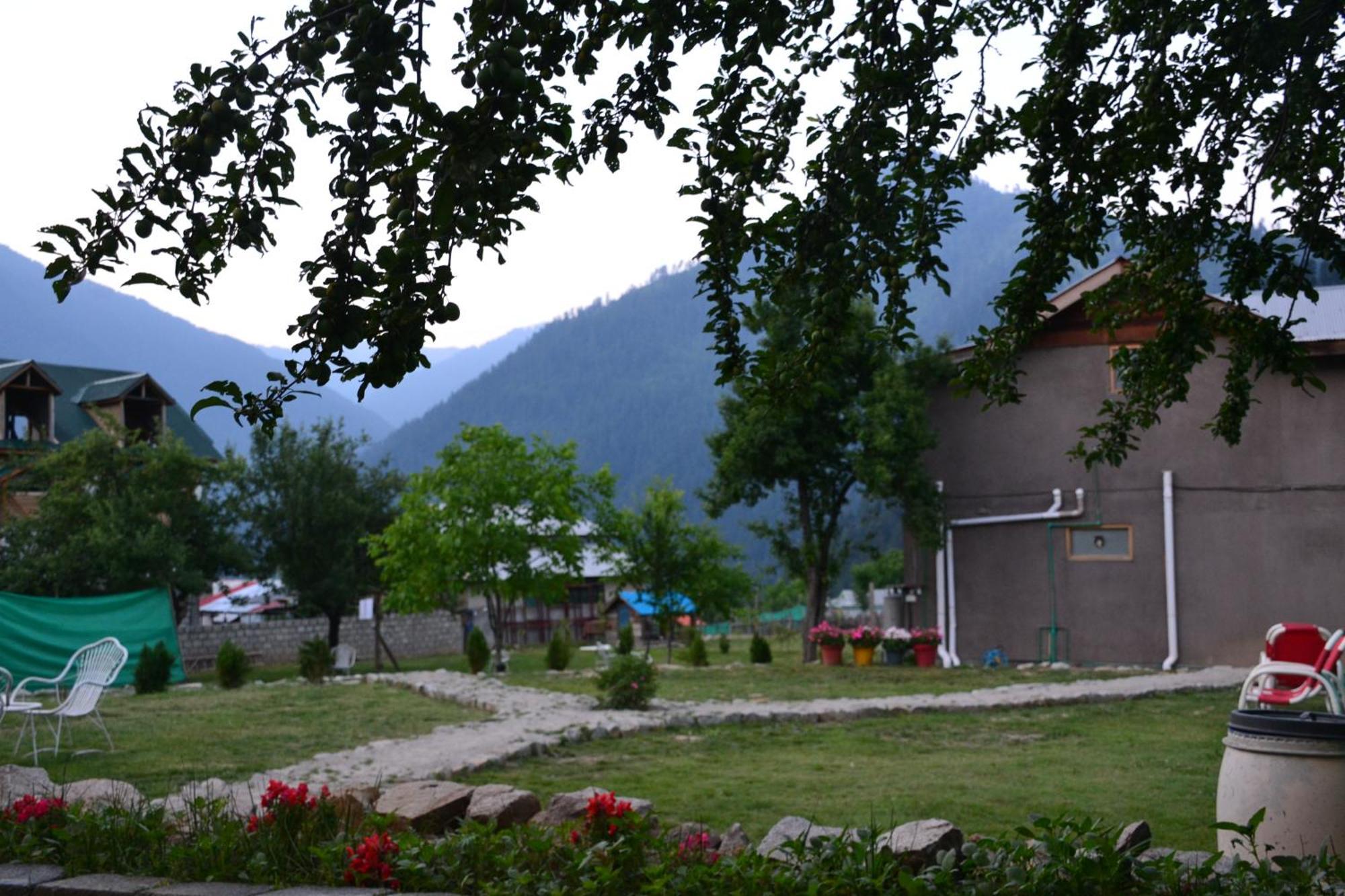 West End Lodges Neelum エクステリア 写真