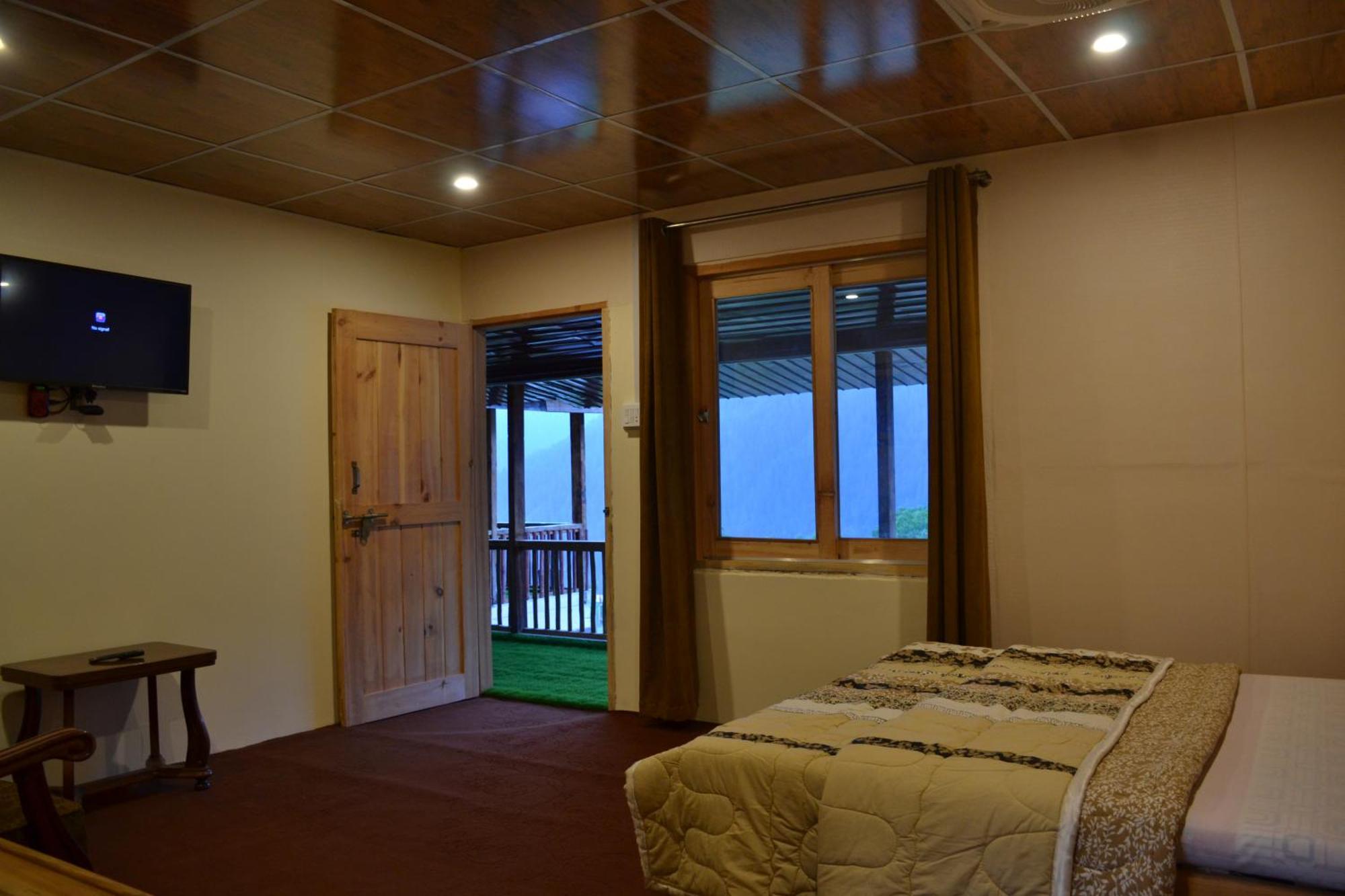 West End Lodges Neelum エクステリア 写真