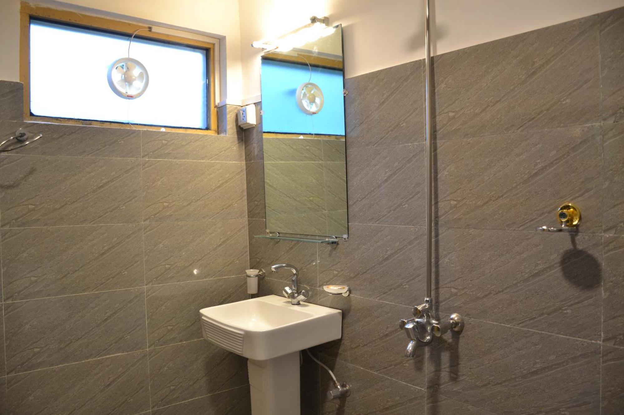 West End Lodges Neelum エクステリア 写真