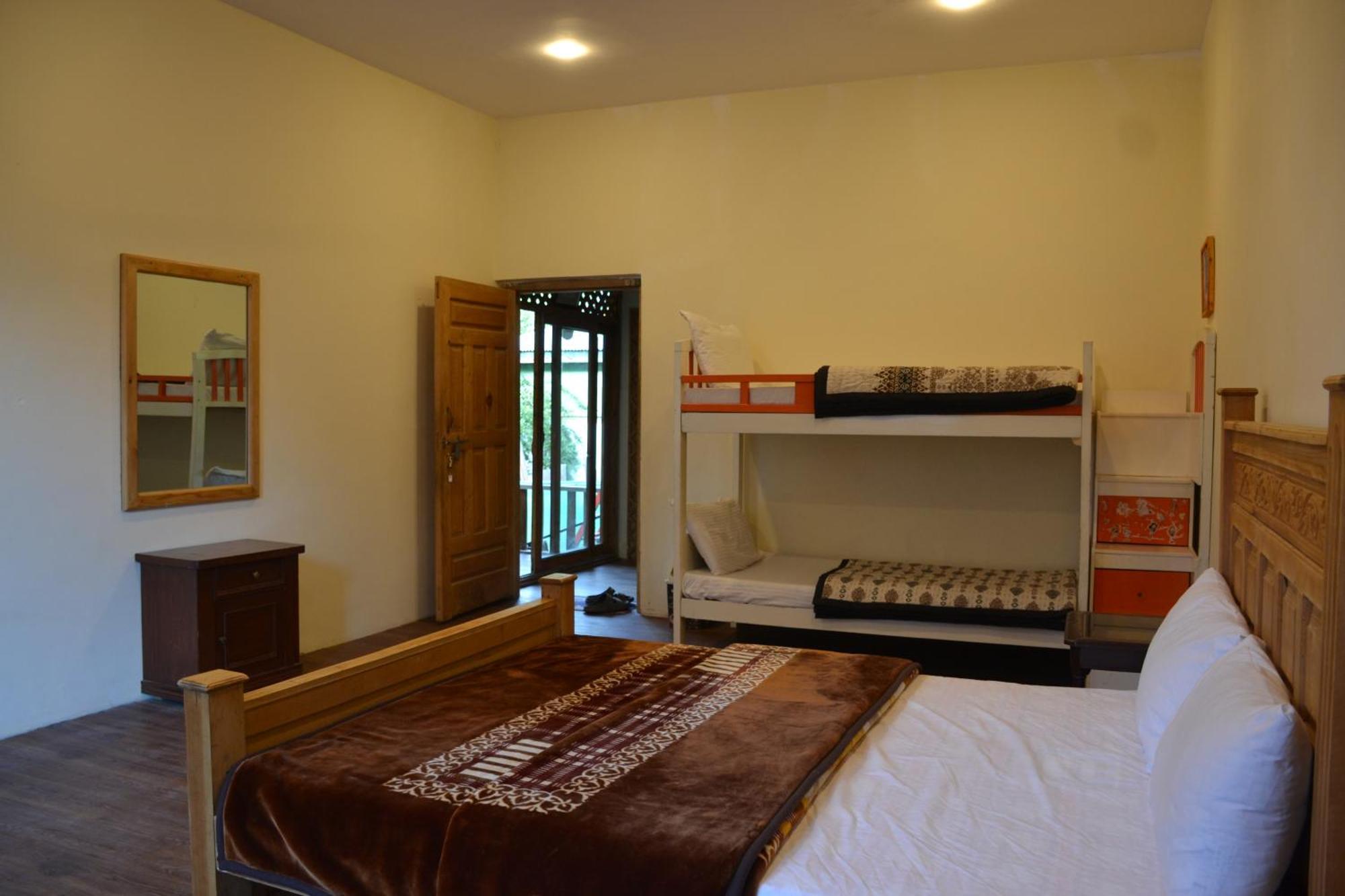 West End Lodges Neelum エクステリア 写真