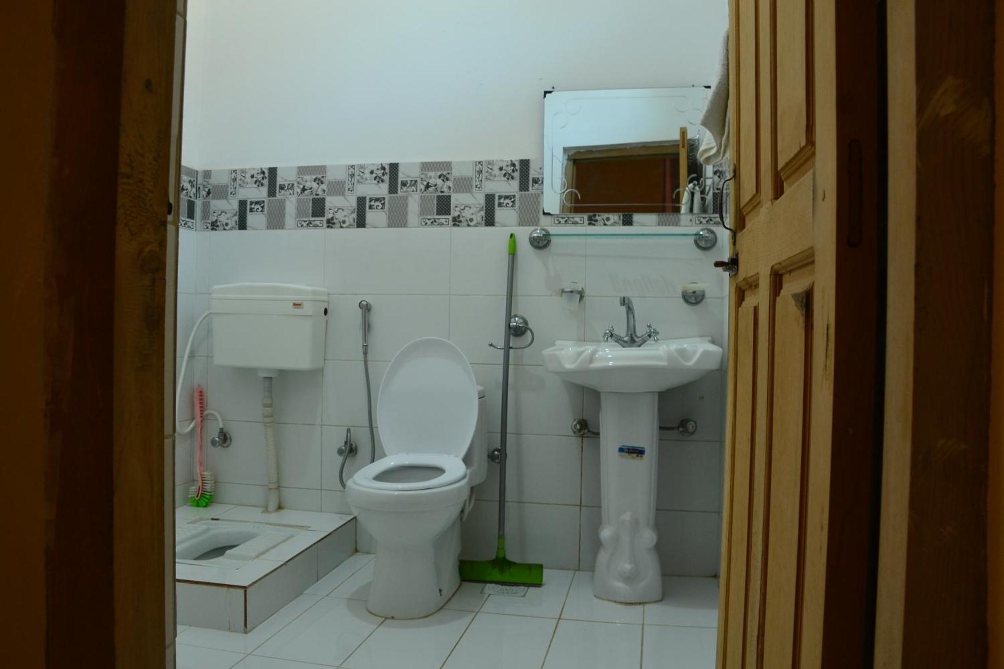 West End Lodges Neelum エクステリア 写真
