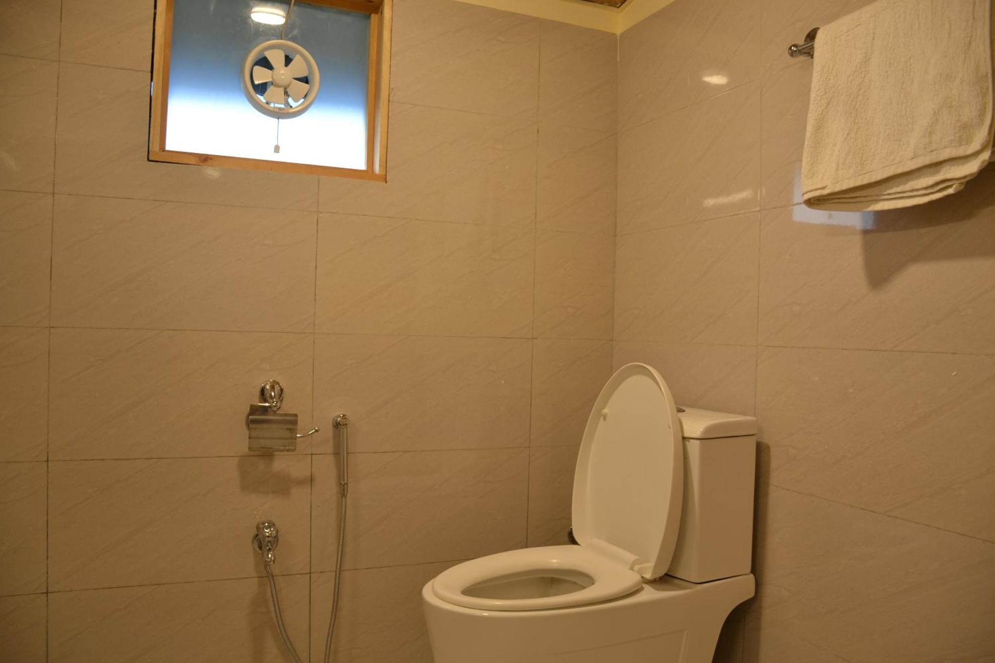 West End Lodges Neelum エクステリア 写真