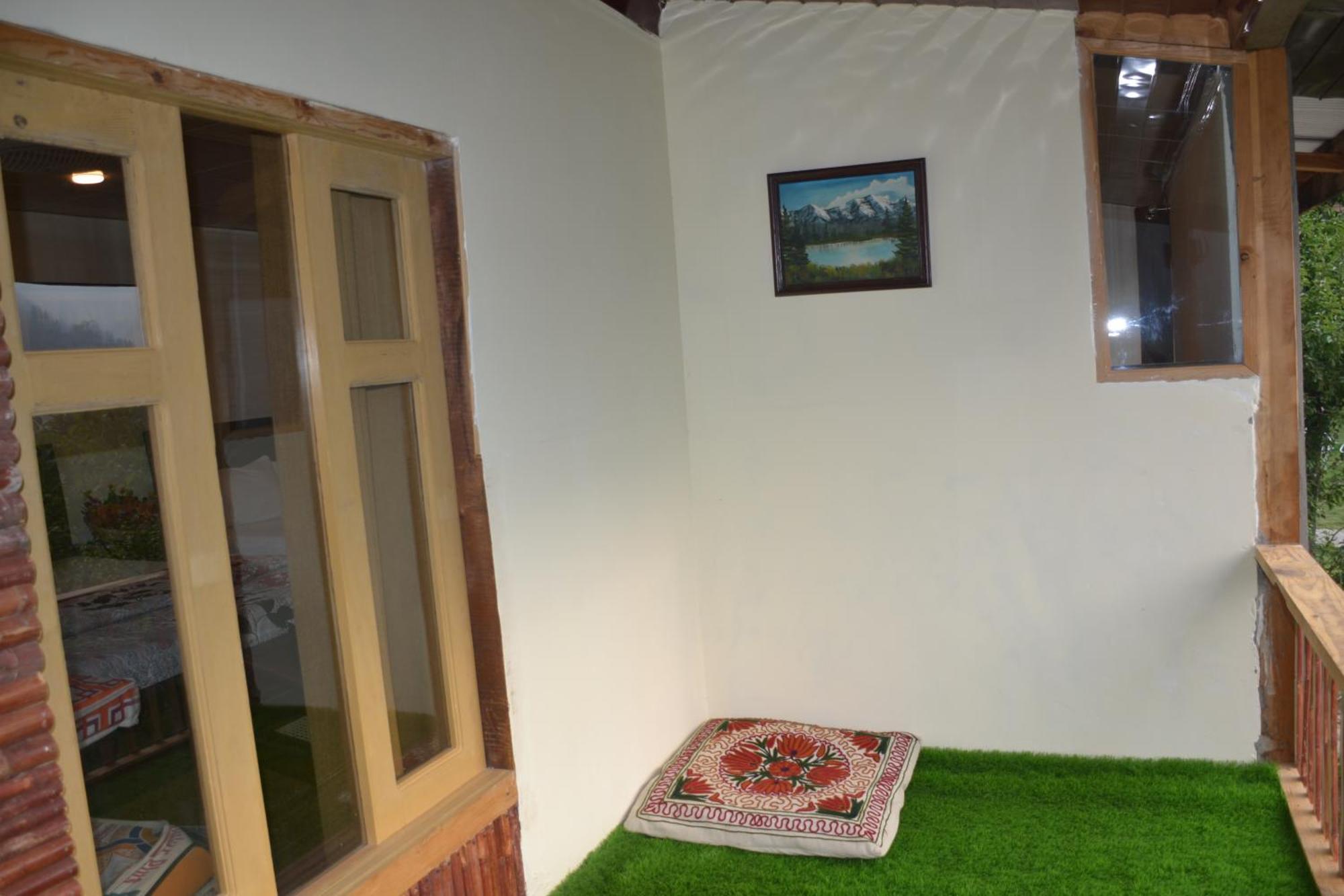 West End Lodges Neelum エクステリア 写真