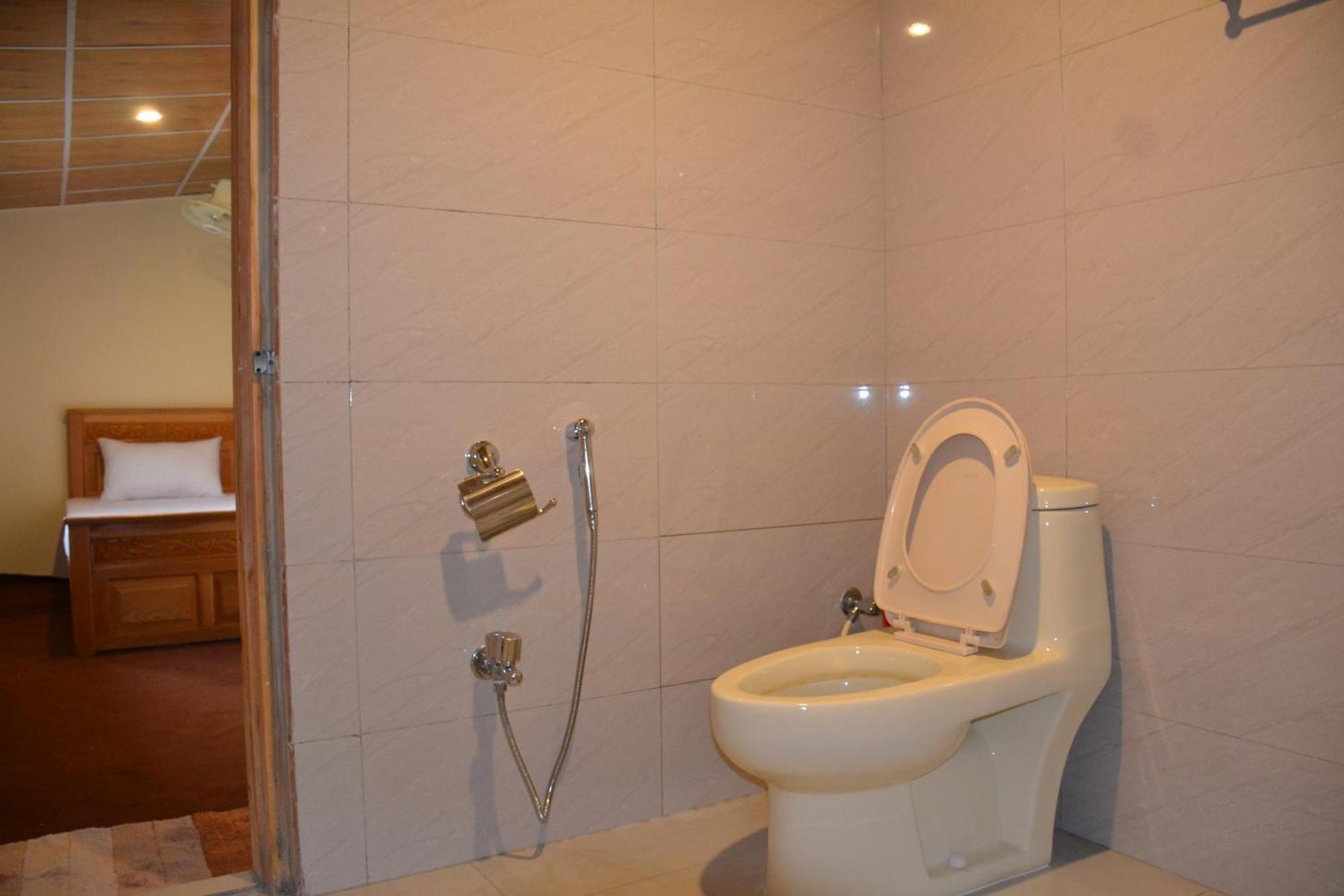 West End Lodges Neelum エクステリア 写真
