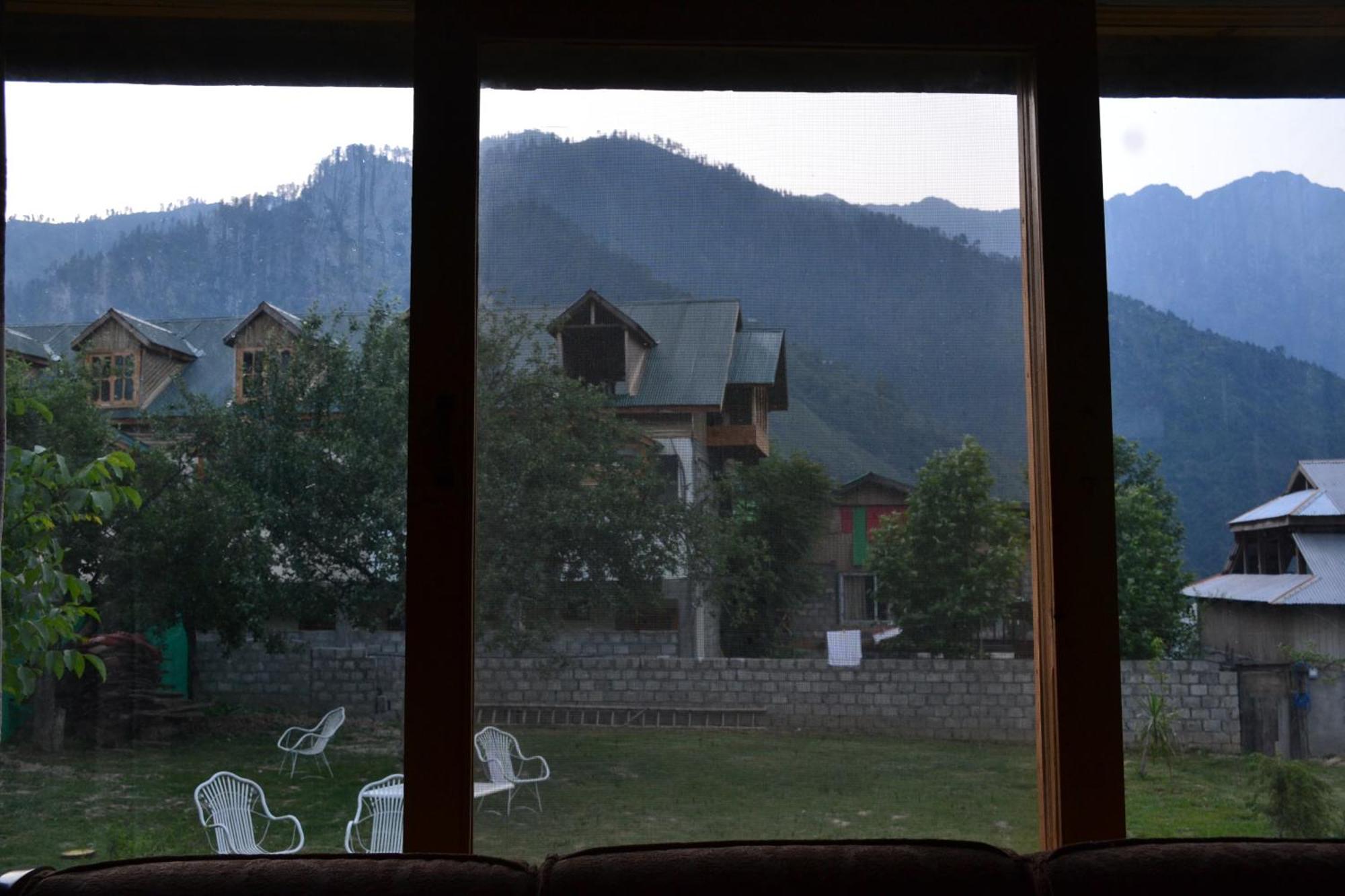 West End Lodges Neelum エクステリア 写真