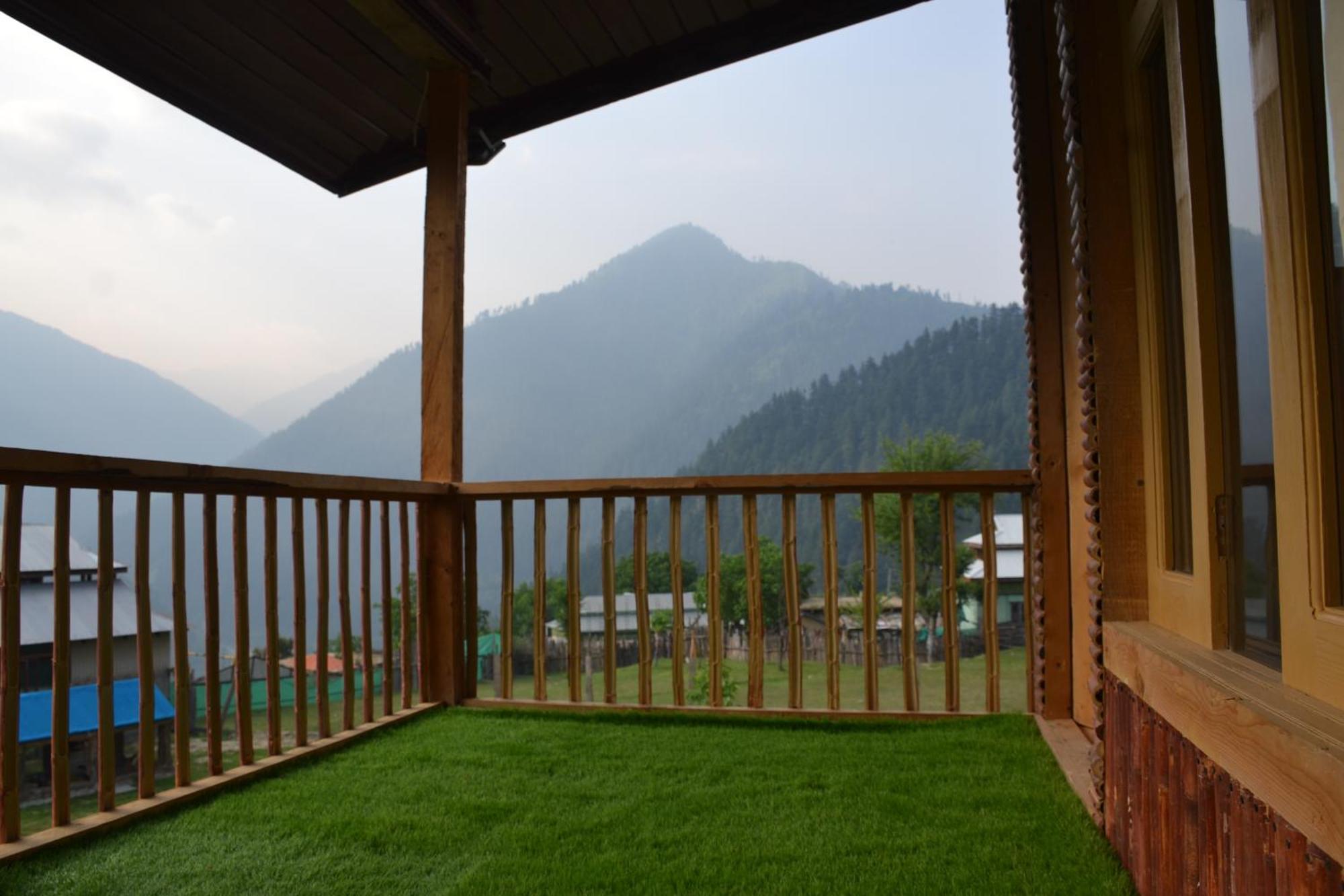 West End Lodges Neelum エクステリア 写真